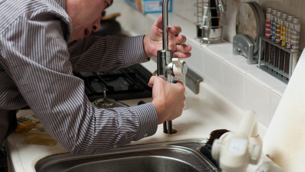 5 Warning Signs That You Need a Plumber